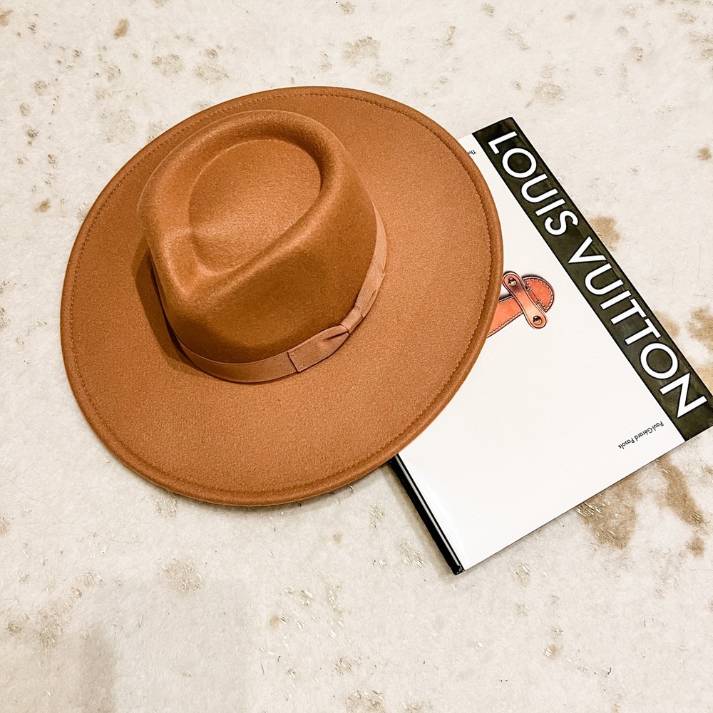 PINK LILY- DIFFERENT TIME ZONES MOCHA WIDE BRIM FEDORA HAT